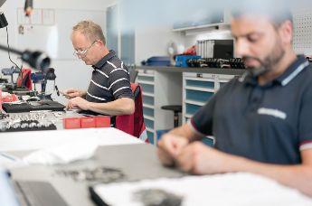 Miljøbilde av ansatte i HellermannTyton