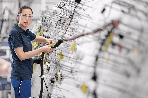 RFID sporing for bilindustrien