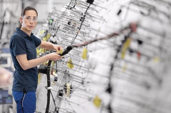RFID sporing for bil-industrien