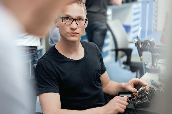HellermannTyton tilbyr førsteklasses service på buntebåndpistoler, fra reparasjoner til nyeutviklede verktøy