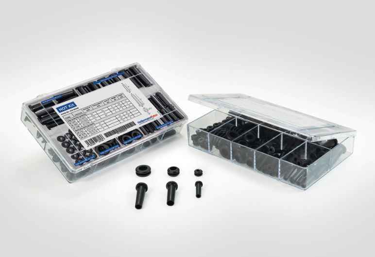 Kit med kabelgjennomføringer for strekkavlastninger og bøyningsbeskyttelse