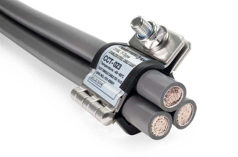 Cable Cleat kabelklammer i rustfritt stål montert i trefoil formasjon.