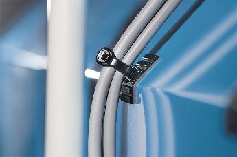 FlexTack selvklebende festesokler er en fleksibel cable management løsning for runde og vinklede overflater.