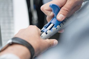 Helawrap: en populær cable management løsning for å samle og organisere kabler og ledninger