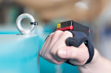 T50RFID strips som skannes med en RFID leser