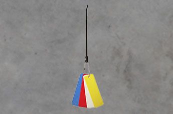 TAGPU Dangle i blå, rød, gul og hvit farge.