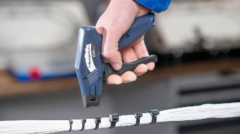 Applikasjonsbilde av EVO cut kuttepistol for ulike typer nylonstrips.