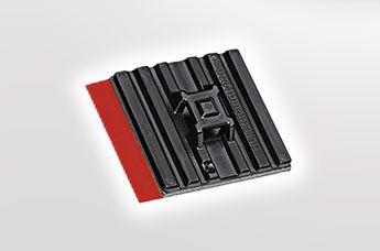 Selvklebende kabelfester for vinklede flater