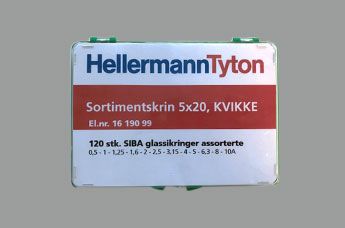 Miniatyrsikringer i glass i skrin